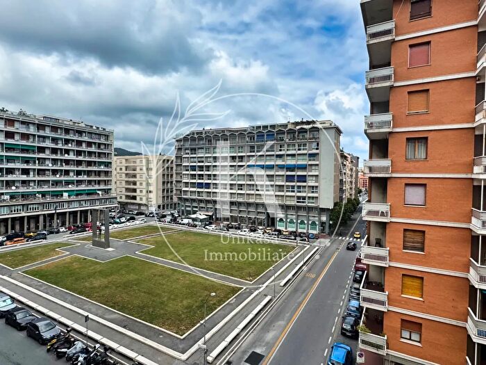 Appartamento con 5 locali in vendita in Via Don Minzoni, Savona