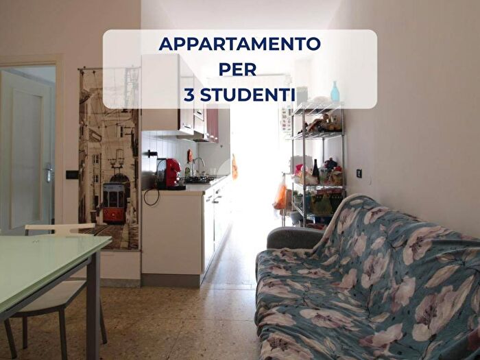 Appartamento quadrilocale in affitto in Via Cantarane, Veronetta, Verona