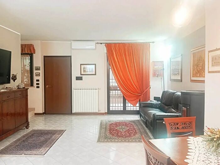 Casa con 7 locali in vendita in Via Sirio, Terni