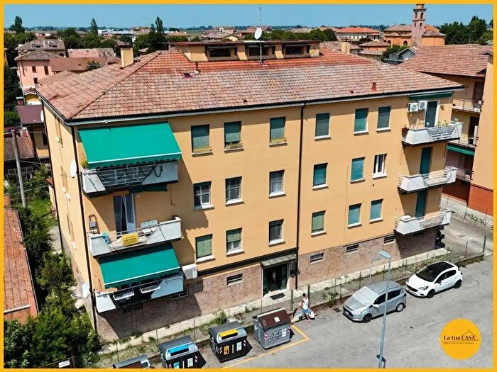 Appartamento con 5 locali in vendita in Via Puccini, Molinella