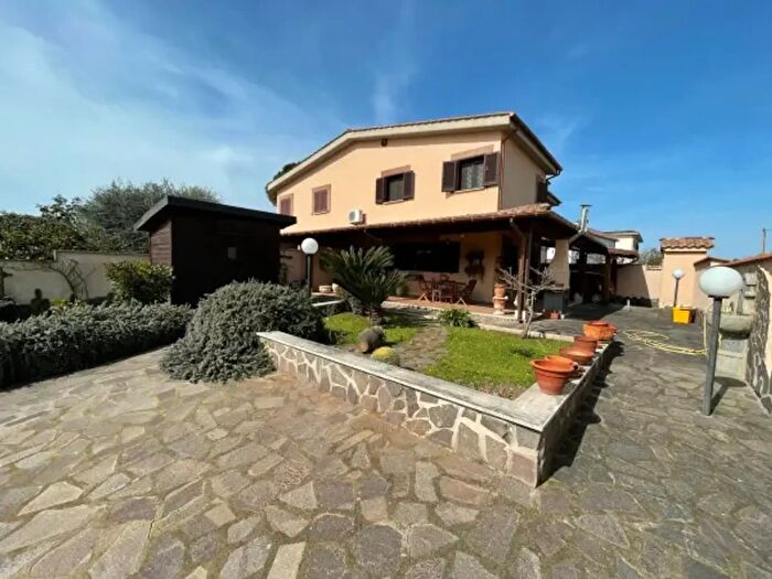 Casa quadrilocale in vendita in Via delle Giornate, Anzio