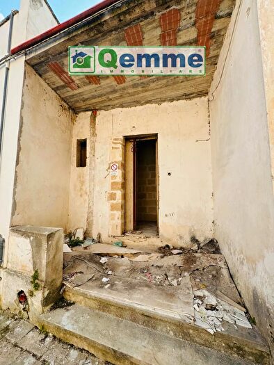 Casa bilocale in vendita in Via Umberto I, Lequile