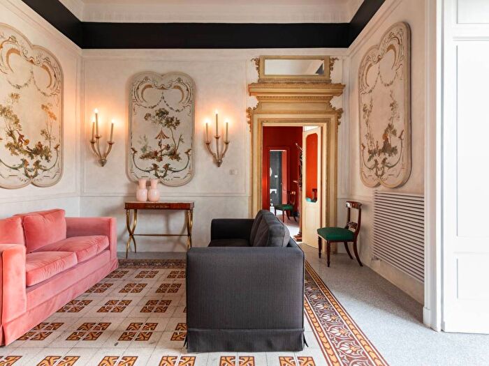 Appartamento con 5 locali in affitto in Via Riviera di Chiaia, Chiaia, Napoli