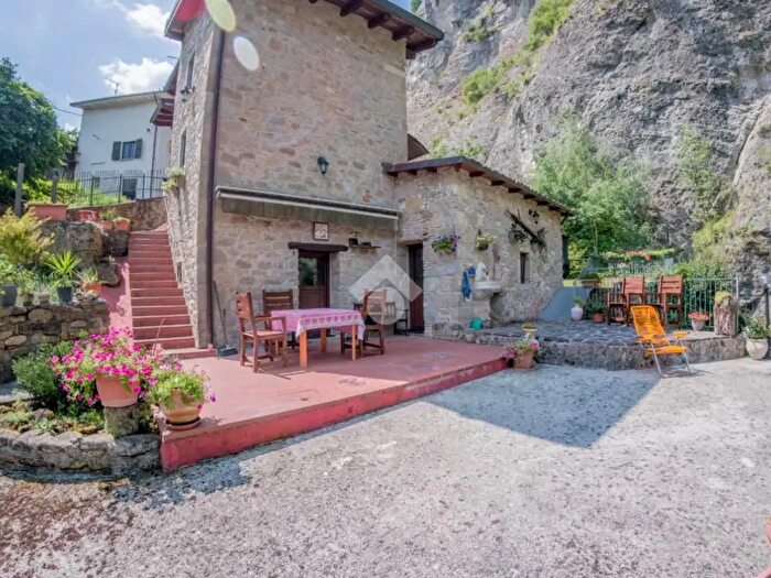 Casa con 5 locali in vendita in Via Cucco, Vergato