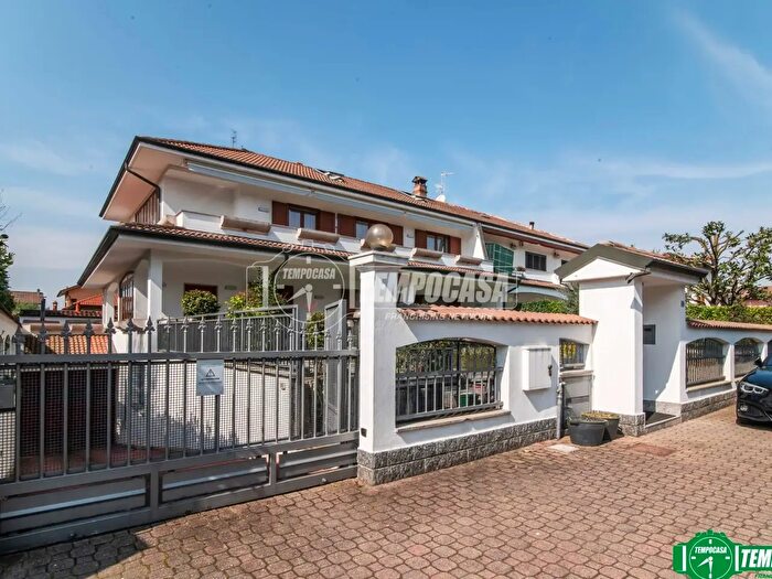 Casa trilocale in vendita in Via Toti, Garbagnate Milanese