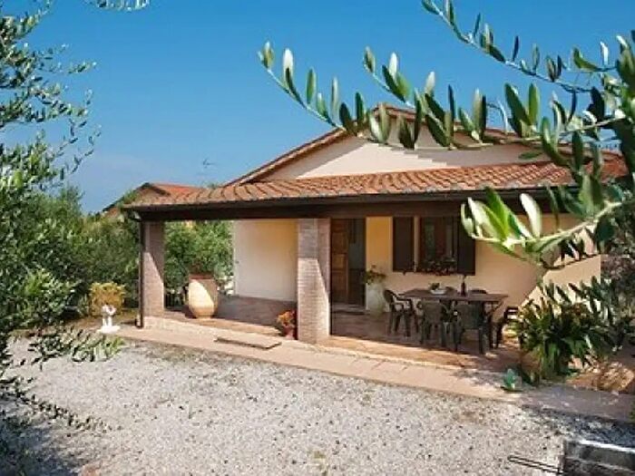 Casa con 5 locali in vendita in Via del Paratino, Cecina