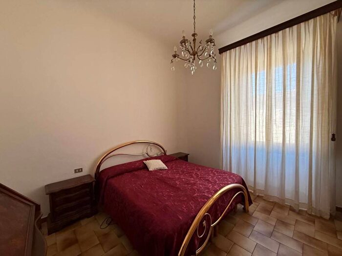 Casa con 6 locali in affitto in Via Reginaldo Giuliani, Castello, Firenze