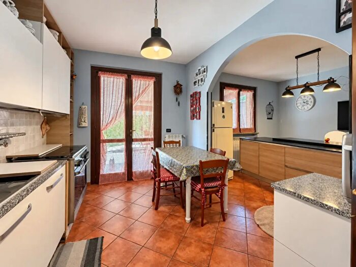 Casa con 7 locali in vendita in Via Sant'Evasio, Borgo Vercelli