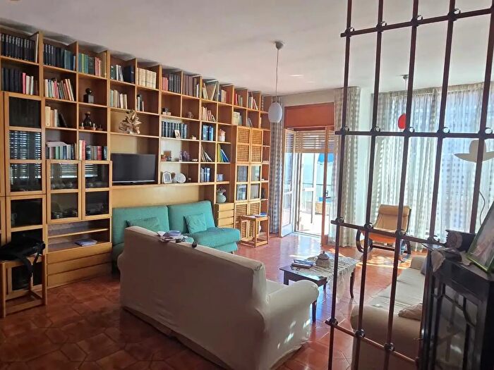 Appartamento quadrilocale in vendita in Via Rosario Macchiaroli, Salerno