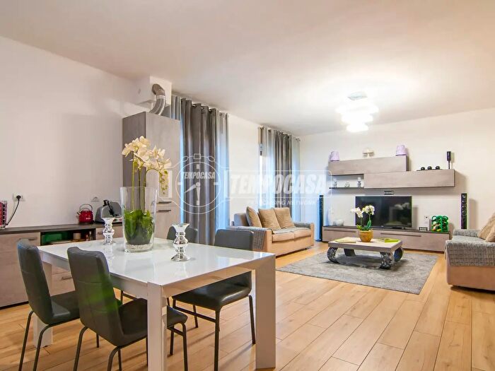 Appartamento trilocale in vendita in Via Colonnello Giovanni Fincato, Verona