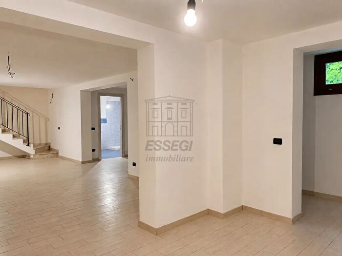 Casa con 7 locali in vendita in Via delle Querce, Lucca