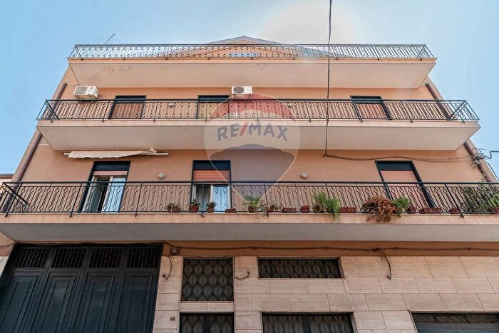 Appartamento con 5 locali in vendita in Via III Retta Levante, Belpasso