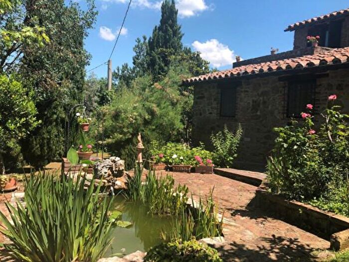 Casa con 6 locali in vendita in Piegaro