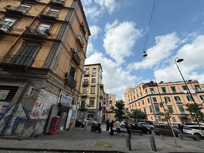 Appartamento monolocale in vendita in Via Carbonara, Napoli