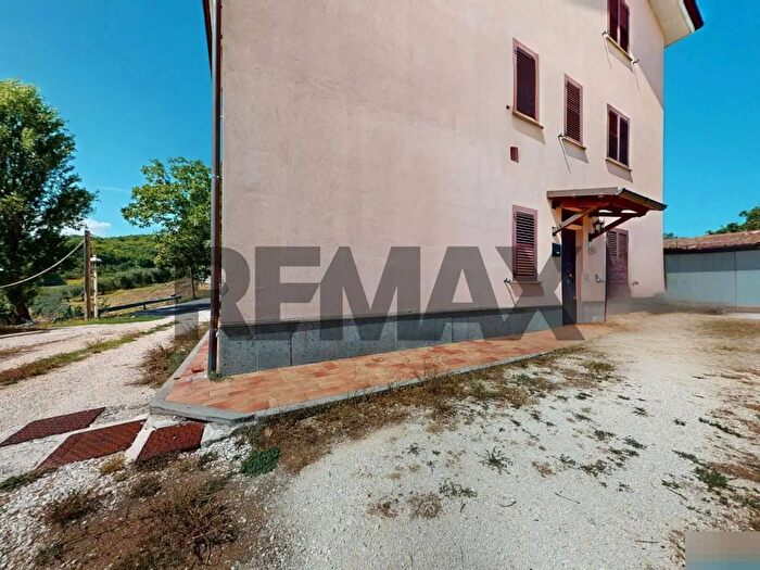 Appartamento con 8 locali in vendita in Gualdo Tadino