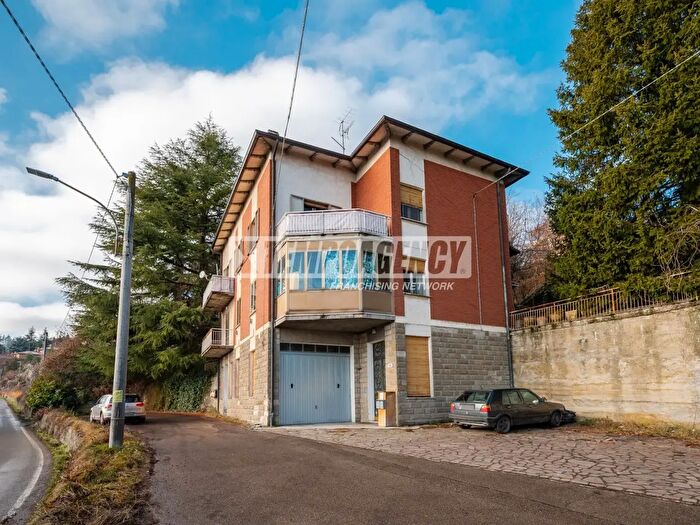 Casa con 6 locali in vendita in Via P Giardini Nord, Serramazzoni