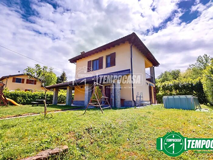 Casa quadrilocale in vendita in Via Giovanni XXIII Papa, Mornese
