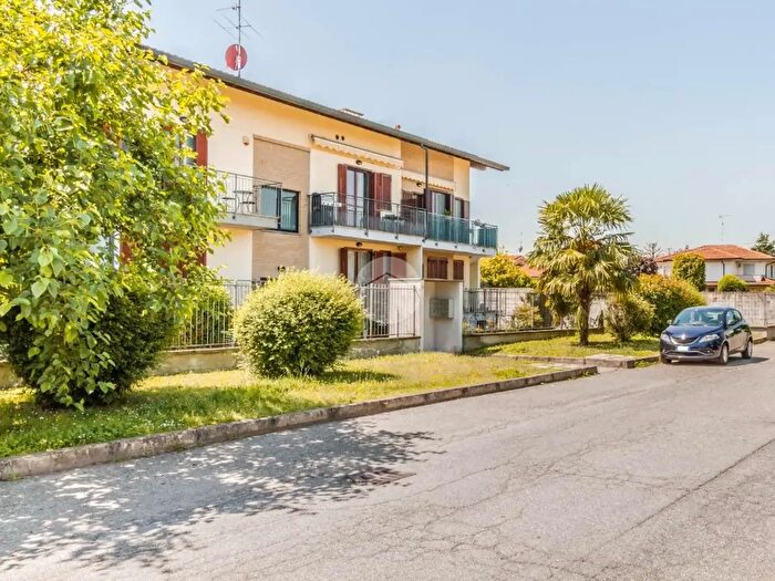 Appartamento trilocale in vendita in Via II Giugno, Mesero
