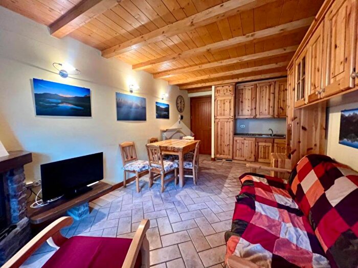 Appartamento trilocale in affitto in Via Ettore Calvelli, Centro, Ponte di Legno