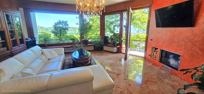 Casa con 7 locali in vendita in Via Stazione, Comerio