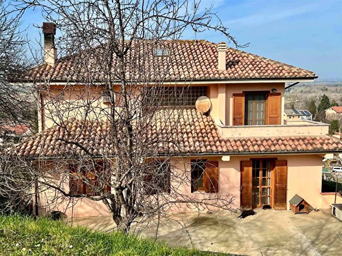 Casa con 12 locali in vendita in Chieti, Chieti