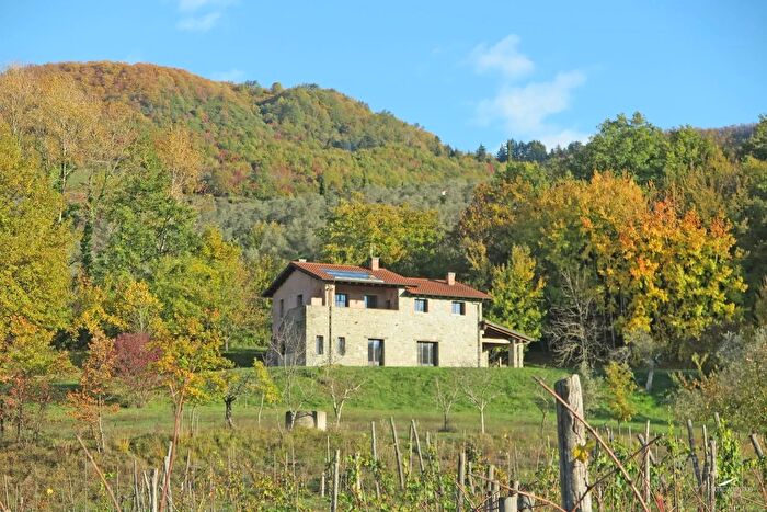 Casa con 5 locali in vendita in Fivizzano