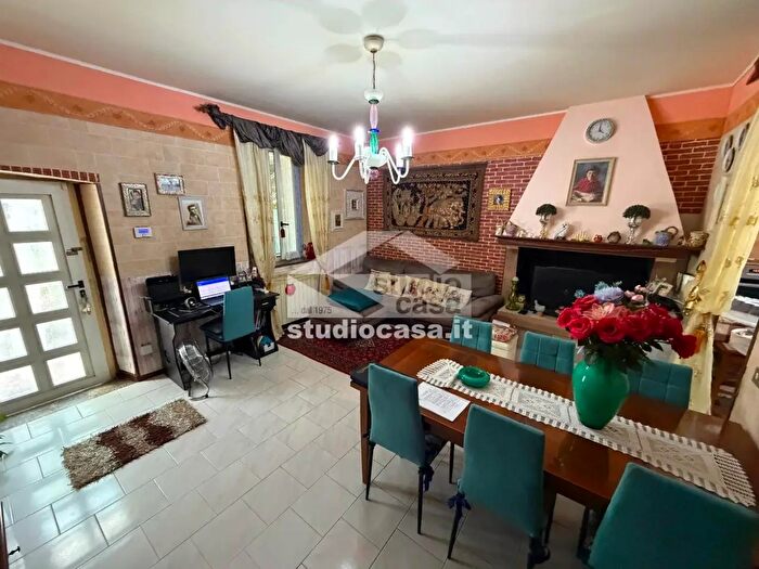 Casa quadrilocale in vendita in Via Matteo Noli, Fiesco