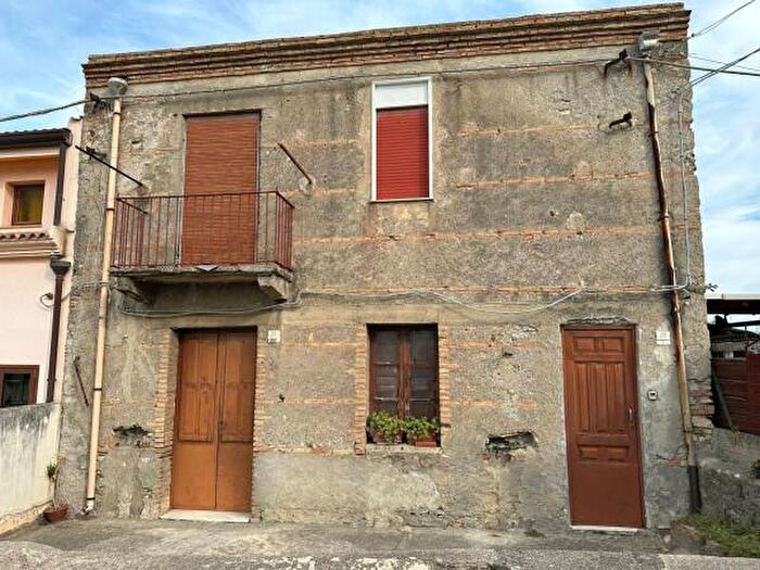 Casa quadrilocale in vendita in Stretto Camicia, Barcellona Pozzo Di Gotto