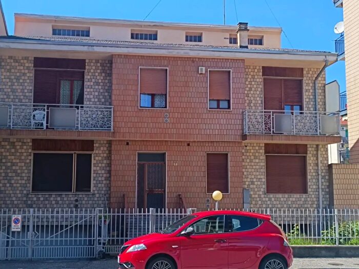 Casa con 10 locali in vendita in Via Wa Mozart, Valenza