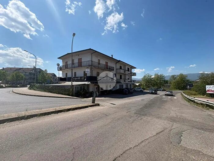 Appartamento con 5 locali in vendita in Cda Petraro, Rose