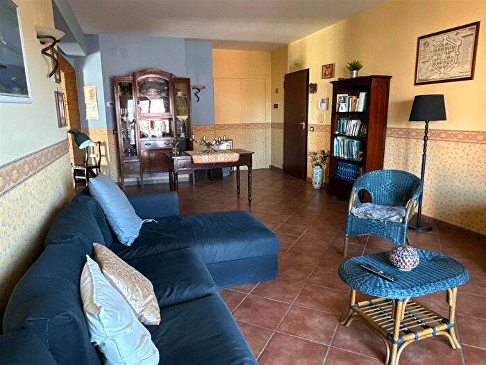 Appartamento con 5 locali in vendita in Via Ancona, Avola