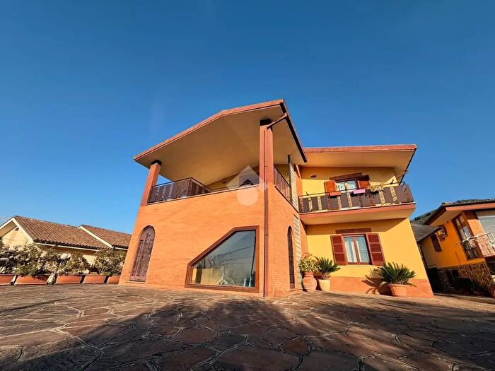 Case in Vendita e in Affitto - 3