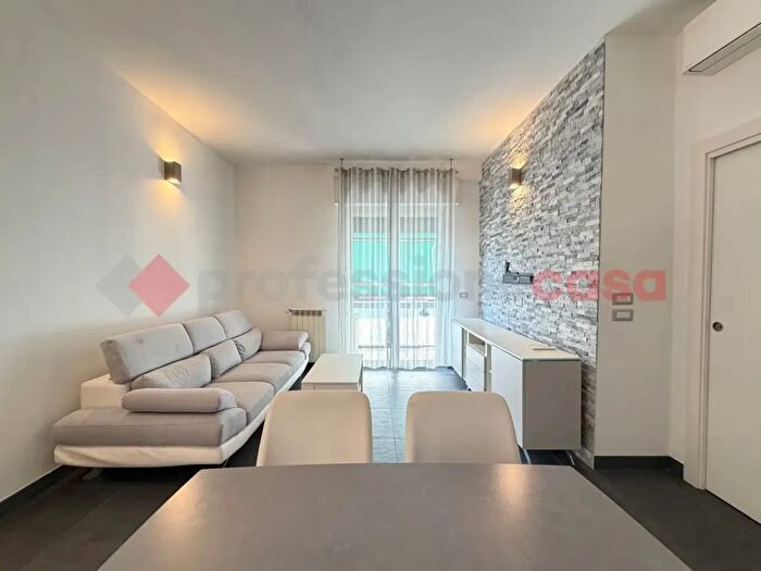 Appartamento trilocale in vendita in Via Alessandro Manzoni, Trezzano Sul Naviglio