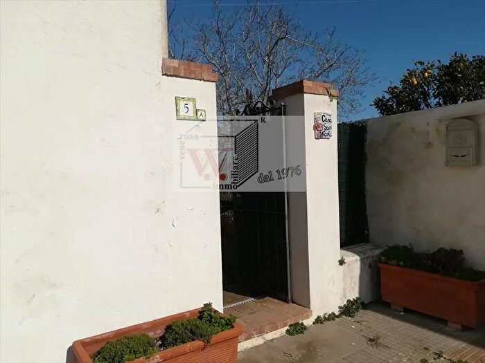 Appartamento trilocale in vendita in Via Cesina, Capri