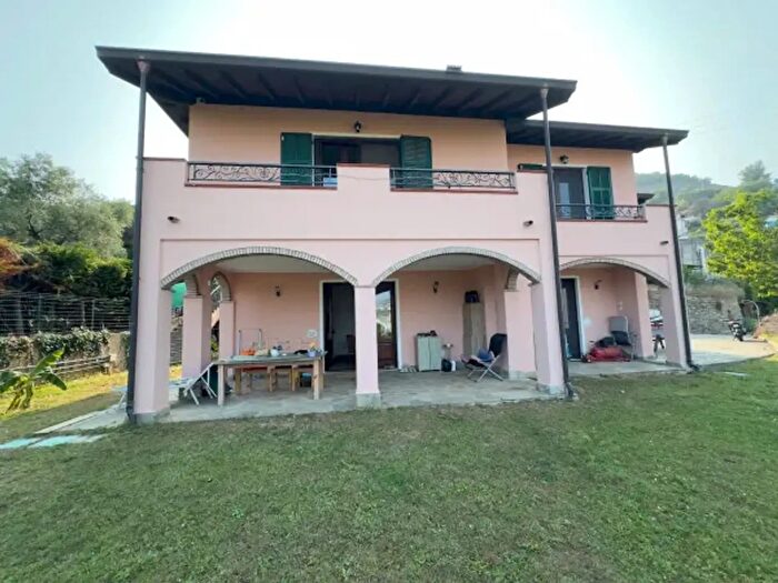 Casa quadrilocale in vendita in Via Periane, Taggia