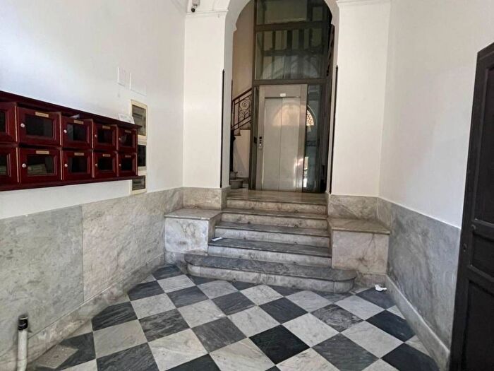Casa trilocale in affitto in Via Niccolò Garzilli, Politeama Ruggiero Settimo, Palermo