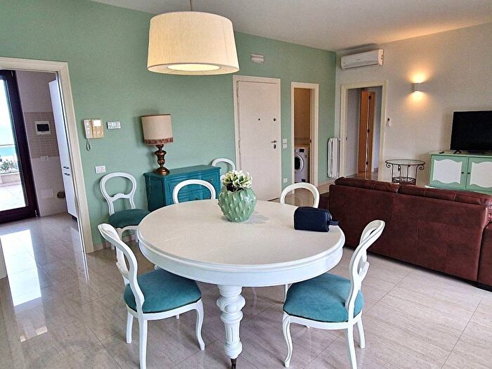 Casa quadrilocale in affitto in Via Vittorio Malcangi, Trani