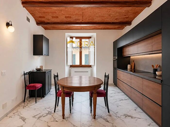 Appartamento con 5 locali in vendita in Via della Stufa, Prato