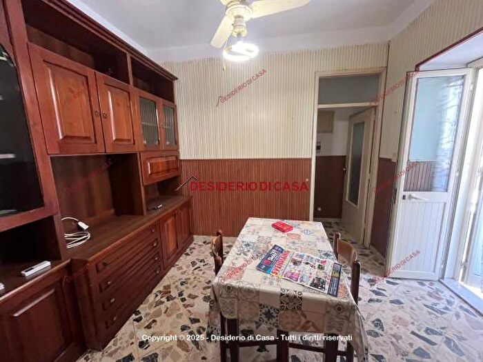 Casa con 6 locali in vendita in Largo Vittorio Emanuele Orlando, Campofelice Di Roccella