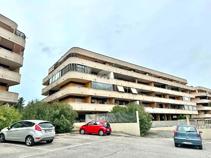 Appartamento bilocale in vendita in Via Paolo Stoppa, Roma