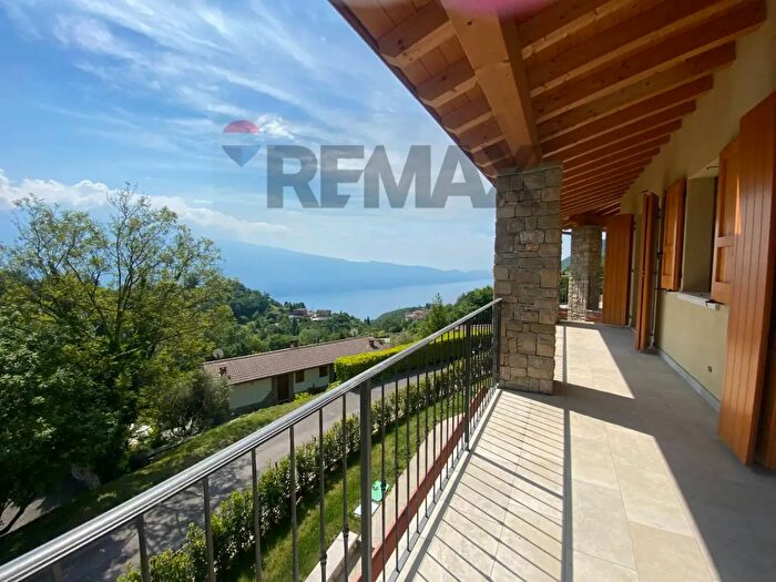 Casa con 5 locali in vendita in Tignale