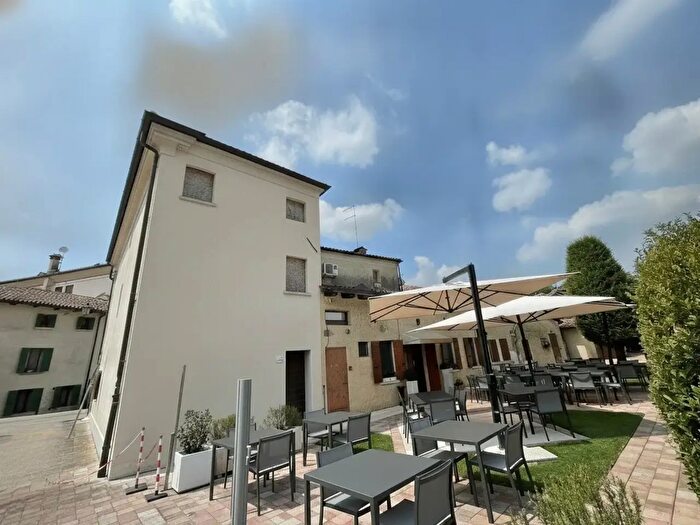 Appartamento con 9 locali in vendita in Via Ponte di Pagnano, Asolo