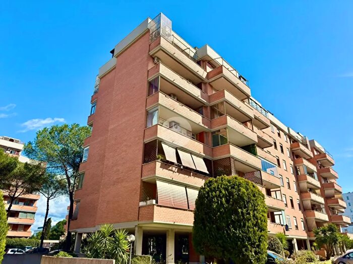 Appartamento quadrilocale in vendita in Via Pellaro, Roma