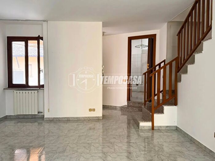 Casa trilocale in vendita in Via dAdda Busca, Lomagna