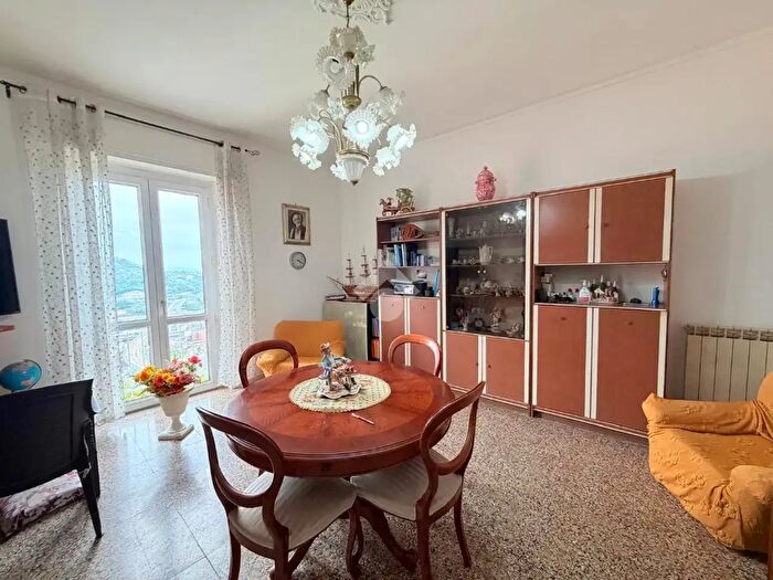 Appartamento con 5 locali in vendita in Via Paradiso, Genova