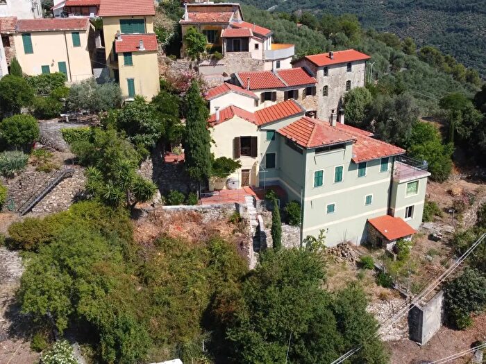 Casa con 5 locali in vendita in Via Cavour, Diano Arentino
