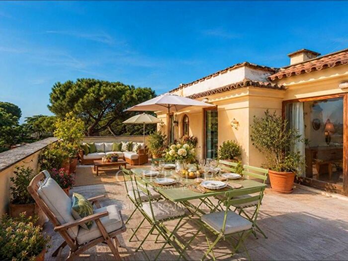 Casa quadrilocale in affitto in Via di Sant'Anselmo, Aventino, Roma
