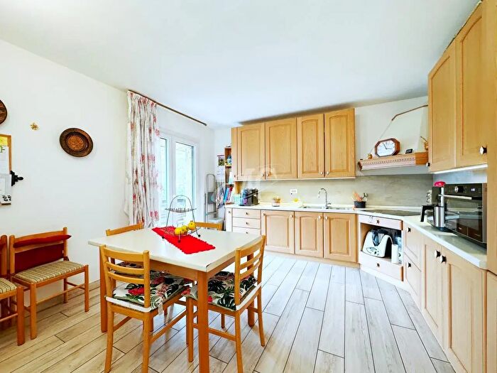 Appartamento con 6 locali in vendita in Via Stella, Trento