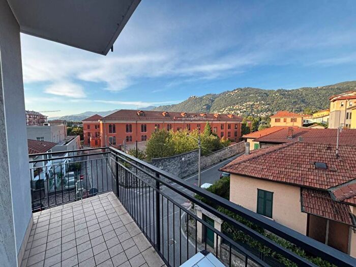 Appartamento trilocale in affitto in Via Monte Grappa, Como Sole, Como