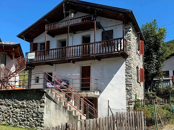 Casa con 5 locali in vendita in Frazione Eresaz, Emarese